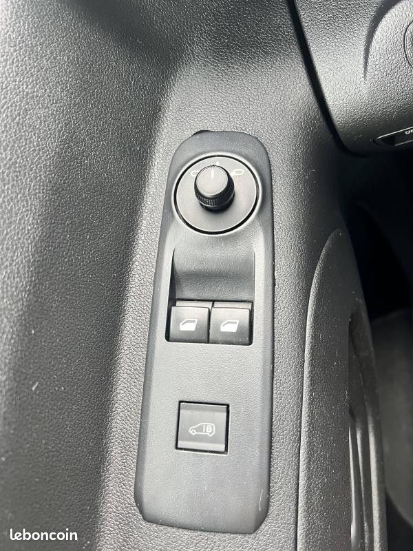 Peugeot Partner 1.5 BlueHDi BVM6 100CV PREMIUM STANDARD Garantie Nationale 12 Mois (image 6)