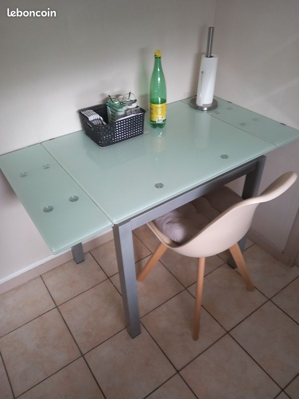 Table en verre (image 1)