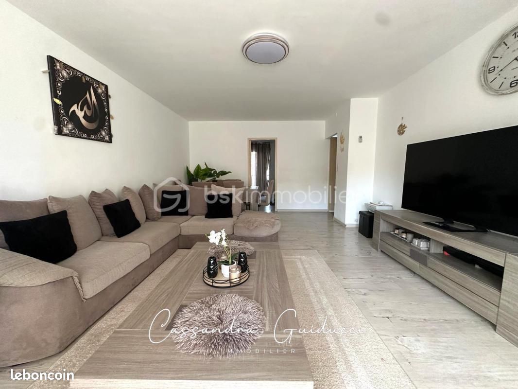 Appartement 4 pièces 87 m² · à Marseille · 87 m² · 220 000 €