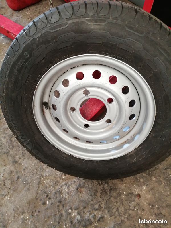 Roue de secours neuve remorque (image 1)