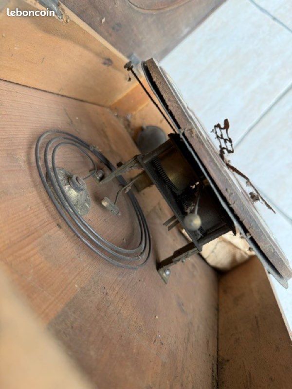 Horloge ancienne en bois avec balancier et clé (image 8)