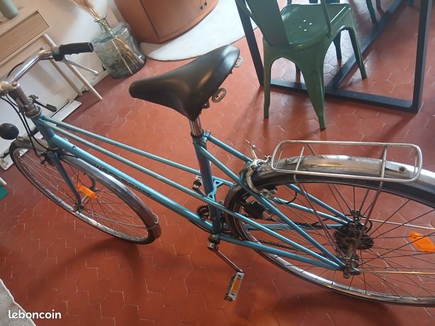Attache universelle pour pompe sur cadre de vélo