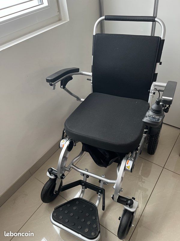 Fauteuil roulant électrique (image 2)