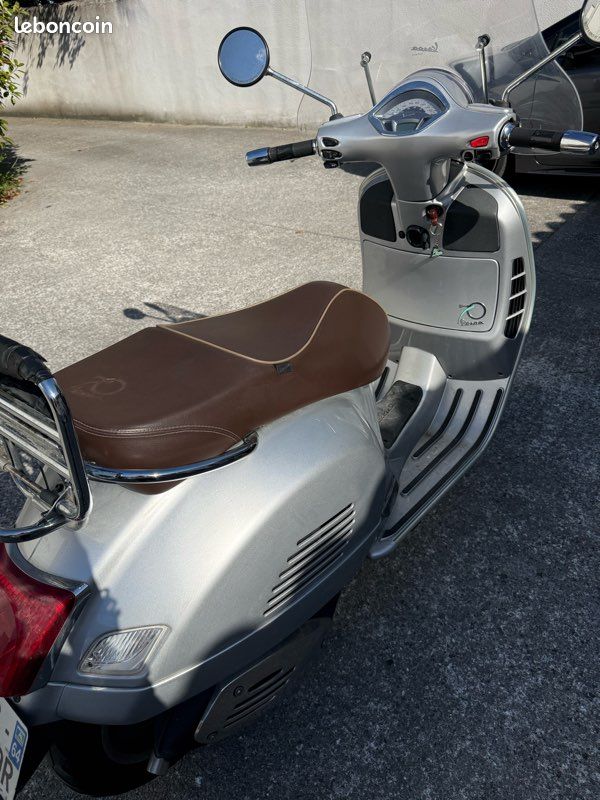 Scooter Vespa 300 (image 3)