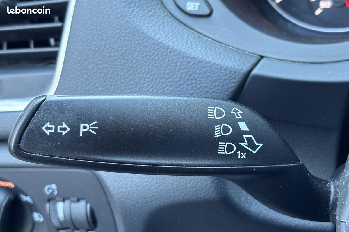AUDI Q3 2.0 TDI DPF - 140 Ambiente - DISTRIBUTION OK - EMBRAYAGE OK (image 18)