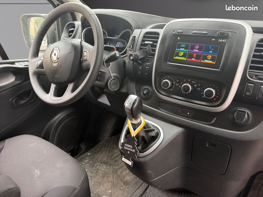 RENAULT TRAFIC III FOURGON L1H1 3T 2.0 BLUE DCI 170 EXTRA BA 150Ch Garantie 12 mois (image 11)