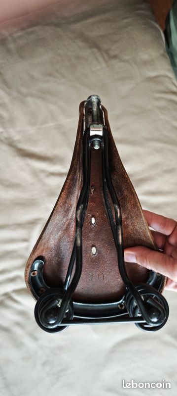 Selle BROOKS B67 cuir à ressorts en tonneau noir