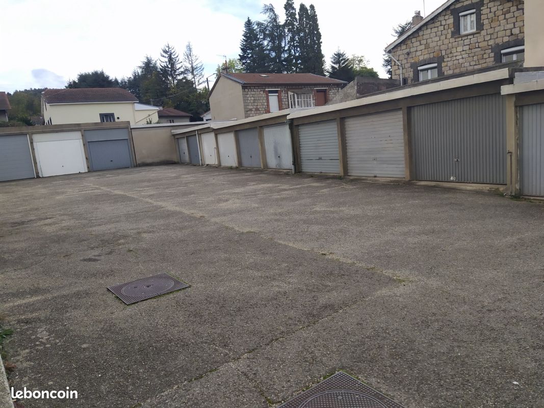 Garage · à La Ricamarie · 12 000 €