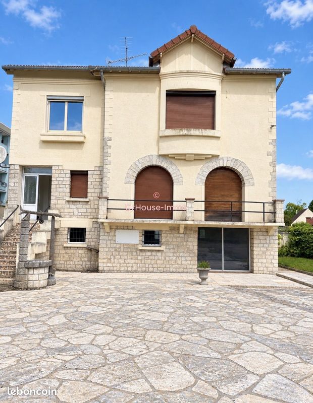 Maison 9 pièces 255 m² · à Nemours · 255 m² · 450 000 €