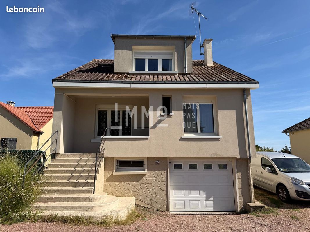 Maison 8 pièces 95 m² · à Aubigné-Racan · 95 m² · 136 000 €