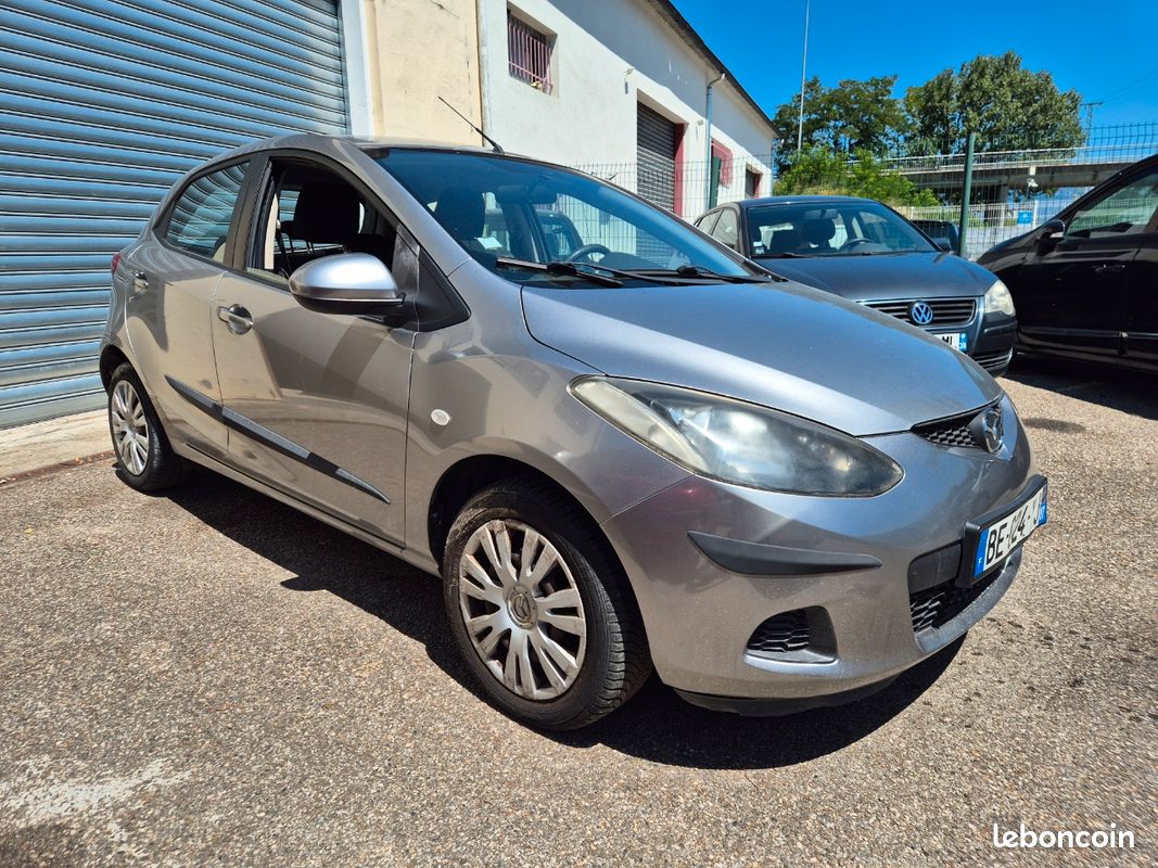 Mazda 2 1.4 Mz-CD 68 ch Élégance 2010 (image 2)