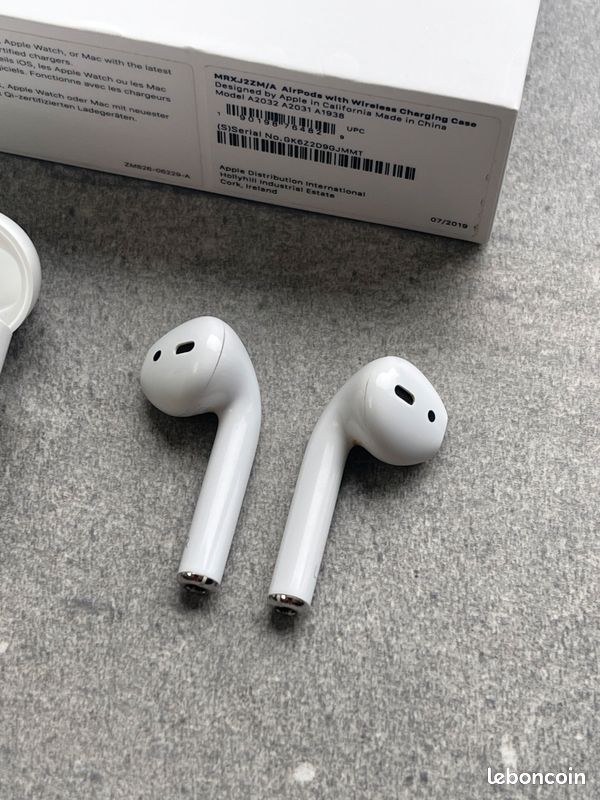 Apple AirPods 2 avec boîtier de charge sans fil (image 4)