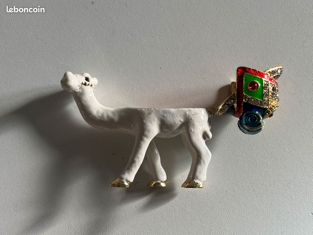 Le Chameau Couché - Les Santons De Flora