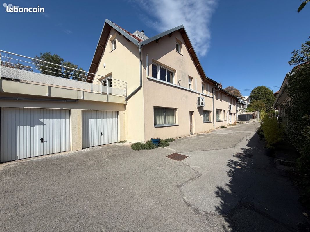 Immeuble 297 m² · à Besançon · 297 m² · 556 000 €