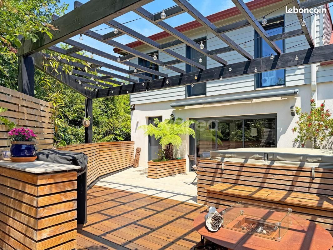 Appartement 6 pièces 209 m² · à Gelos · 209 m² · 549 000 €