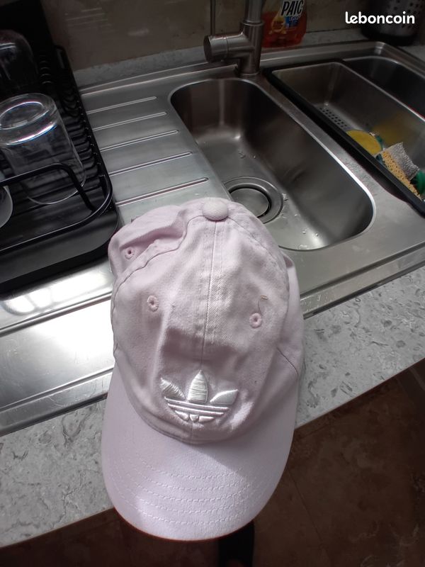 Une casquette rose pour fille marque adiddas très bon etat (image 1)