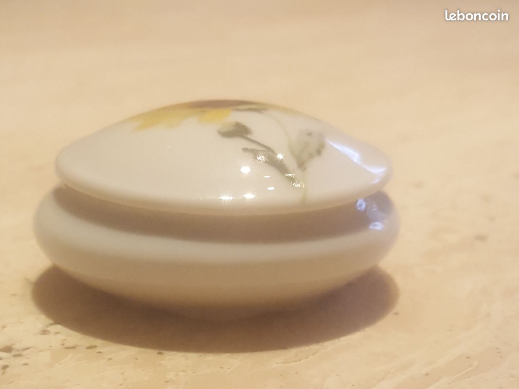 Bonbonnière miniature en porcelaine de Limoges (image 2)