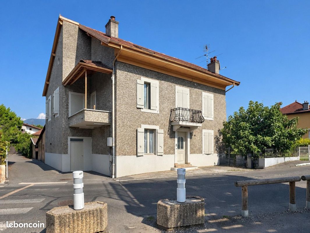 Maison 11 pièces 203 m² · à Ville-la-Grand · 203 m² · 575 000 €