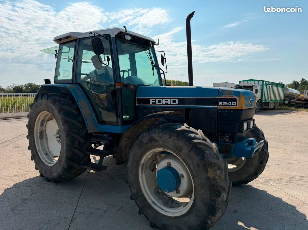 Ford 8240 (image 3)