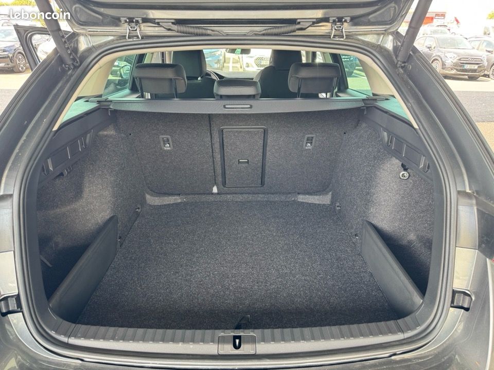 Skoda OCTAVIA COMBI 2.0 TDI SCR 150CH SELECTION DSG7 (image 19)