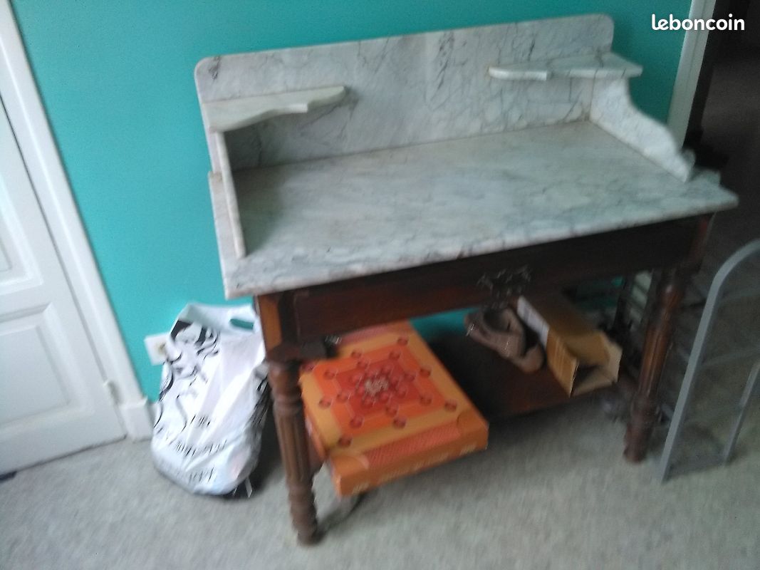 Table de toilette en marbre (image 1)
