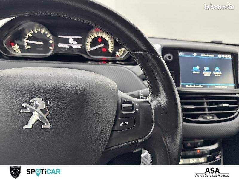 Peugeot 208 1.2 PureTech 110ch Allure S&S 5p (image 37)