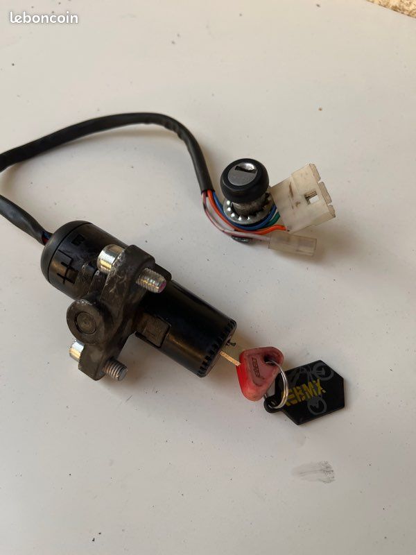 Neiman et serrure de trappe à carburant derbi (image 1)