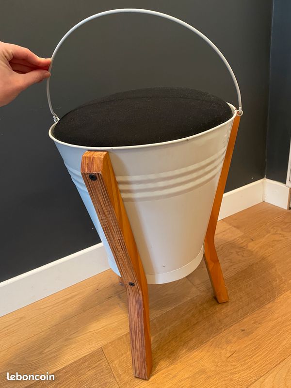 Tabouret trois pieds (image 2)