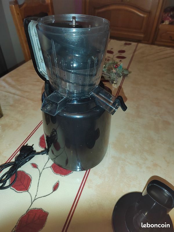 Techwood Extracteur de jus Électroménager