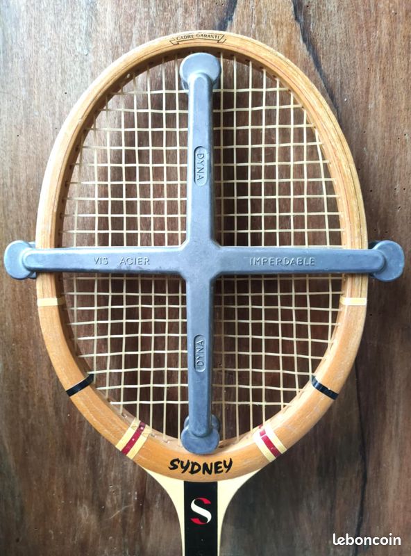 Raquette de Tennis Bois - boyau Vintage SYDNEY Signé Robert
