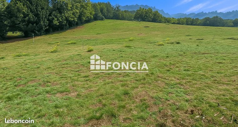 Magnifique terrain constructilble de 1500m2 à Saint-Amans-Valtoret