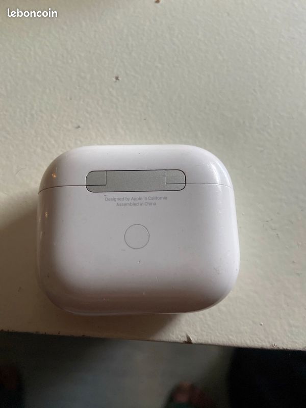 Air pods 3 (image 2)