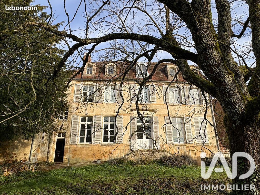 Maison 5 pièces 292 m² · à Treigny-Perreuse-Sainte-Colombe · 292 m² · 450 000 €