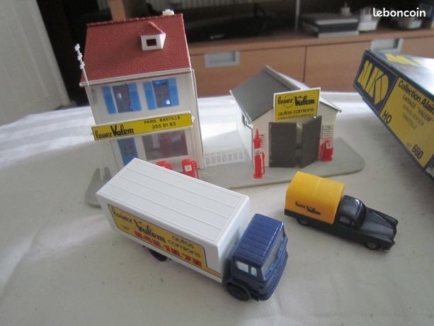 Maquette MKD Garage Valem 660 - Kit à Monter - Neuf
