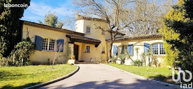 Maison 7 pièces 215 m²