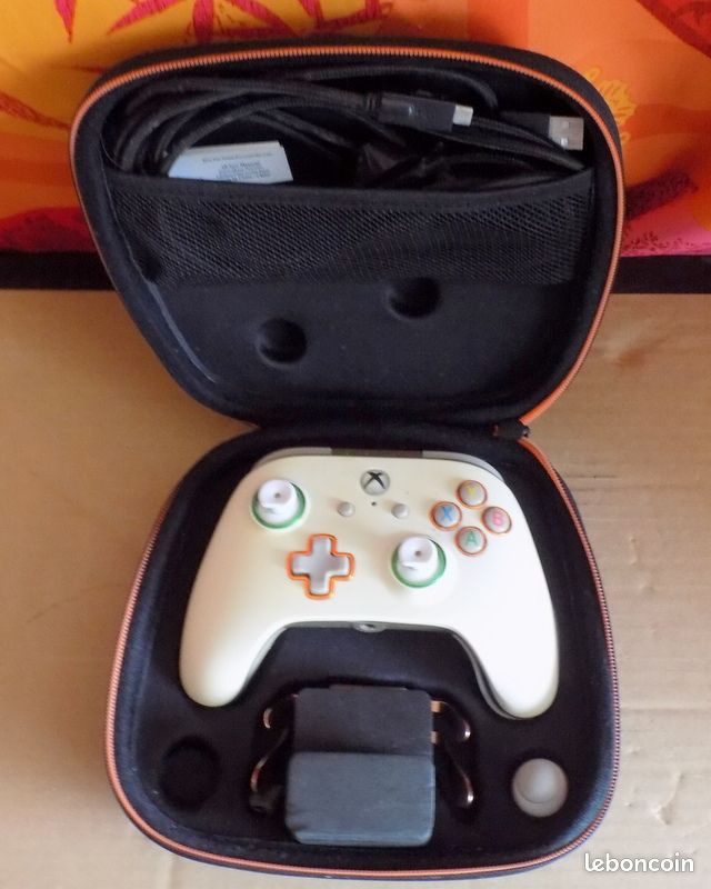 Manette filaire xbox one fusion blanche (image 2)