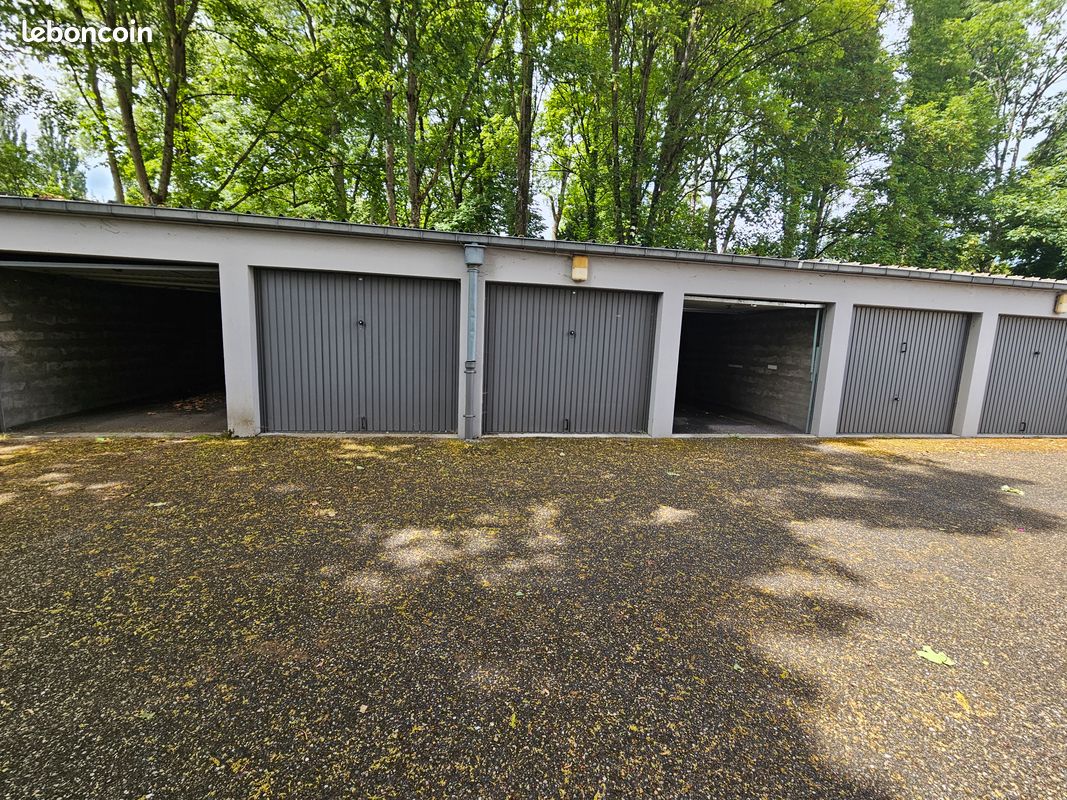 Garage fermé · à Moulins-lès-Metz · 16 000 €