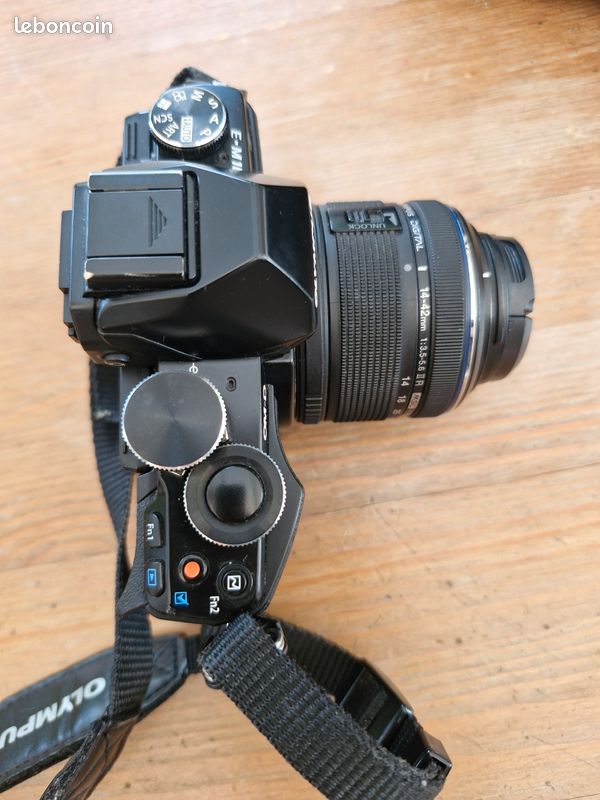Olympus OM-D E-M10 avec objectif (image 7)