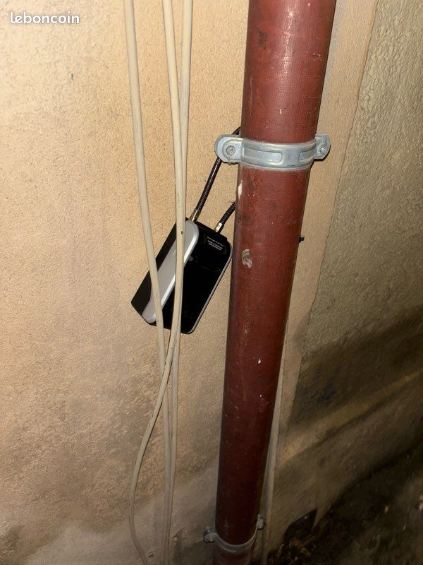 🔐 Boîte à clés sécurisée Master Lock avec câble – très bon état (image 1)