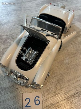 MG MGA TWIN-CAM cabriolet blanc au 1/16 no 1/18 TONKA POLISTIL voiture miniature