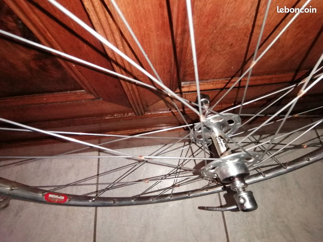 Roue Arrière 700 Ancienne Pour Peugeot Automoto - Chapeau Gendarme, Vintage éroïca