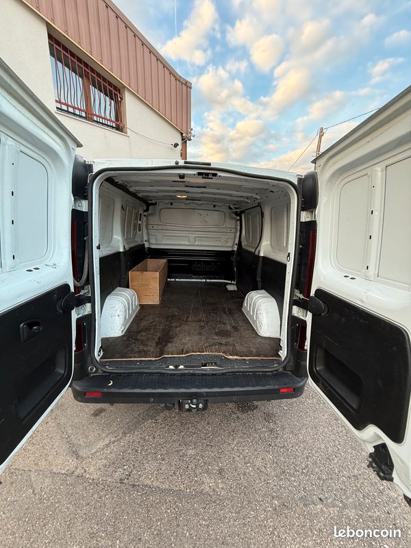 Renault trafic fourgon l1h1 1200 kg 2.0 dci 145 energy edc grand confort (image 5)