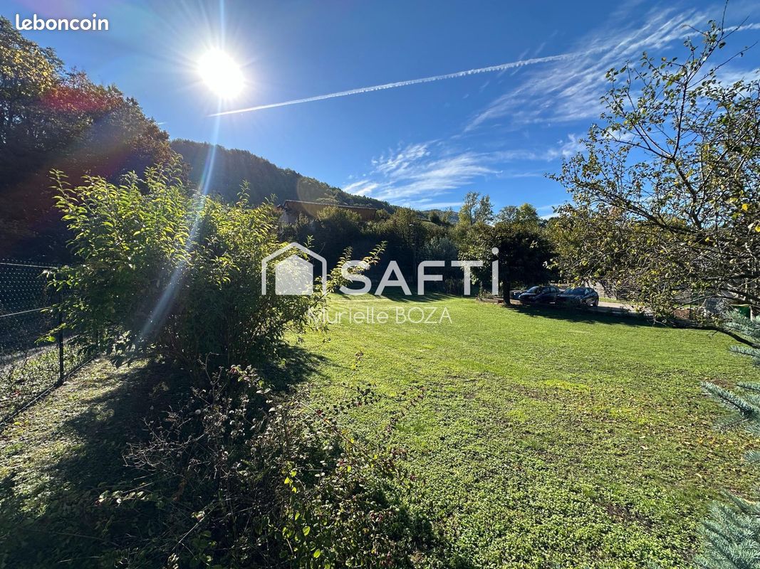 Terrain 1200 m² · à Saint-Martin-d'Hères · 1 200 m² · 220 000 €