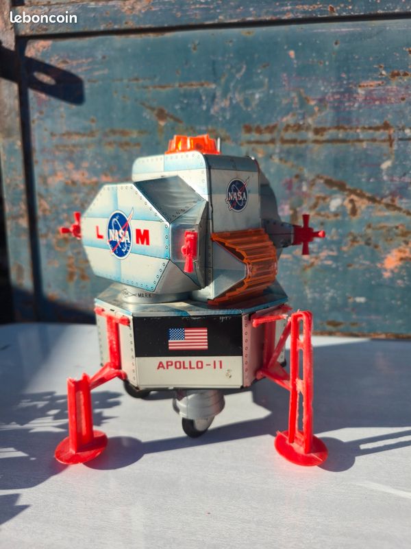 Coffret Nasa Appollo avec 2 cosmonautes et appareil lem etc