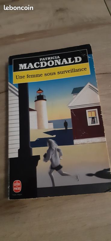 Livre Une Femme sous surveillance (image 1)