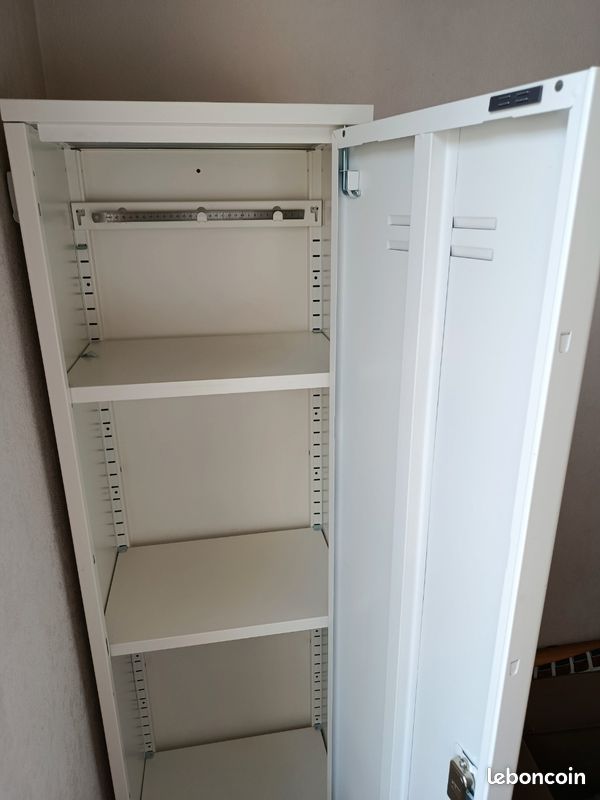 Armoire métallique blanche avec clé (image 3)