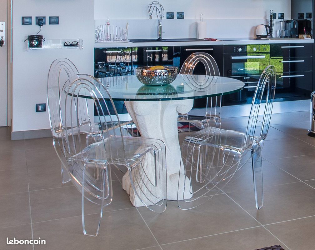 Table et chaises style contemporain (image 2)