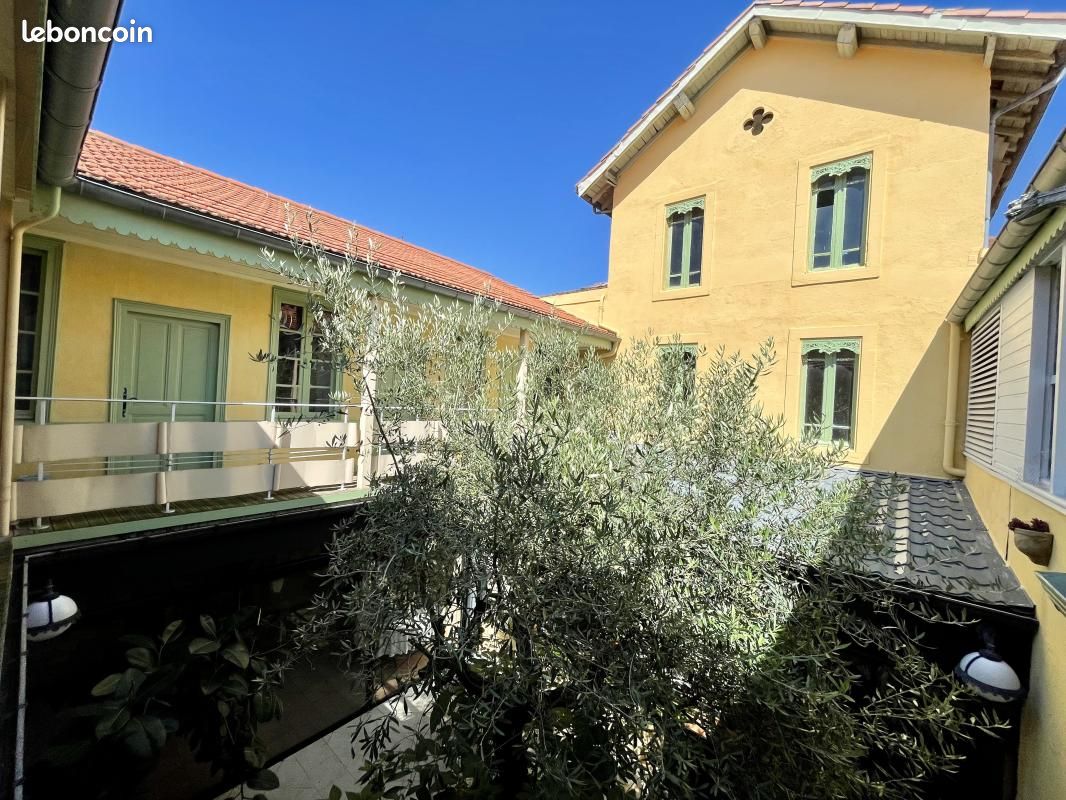 Local commercial 991 m² · à Castres · 991 m² · 250 000 €