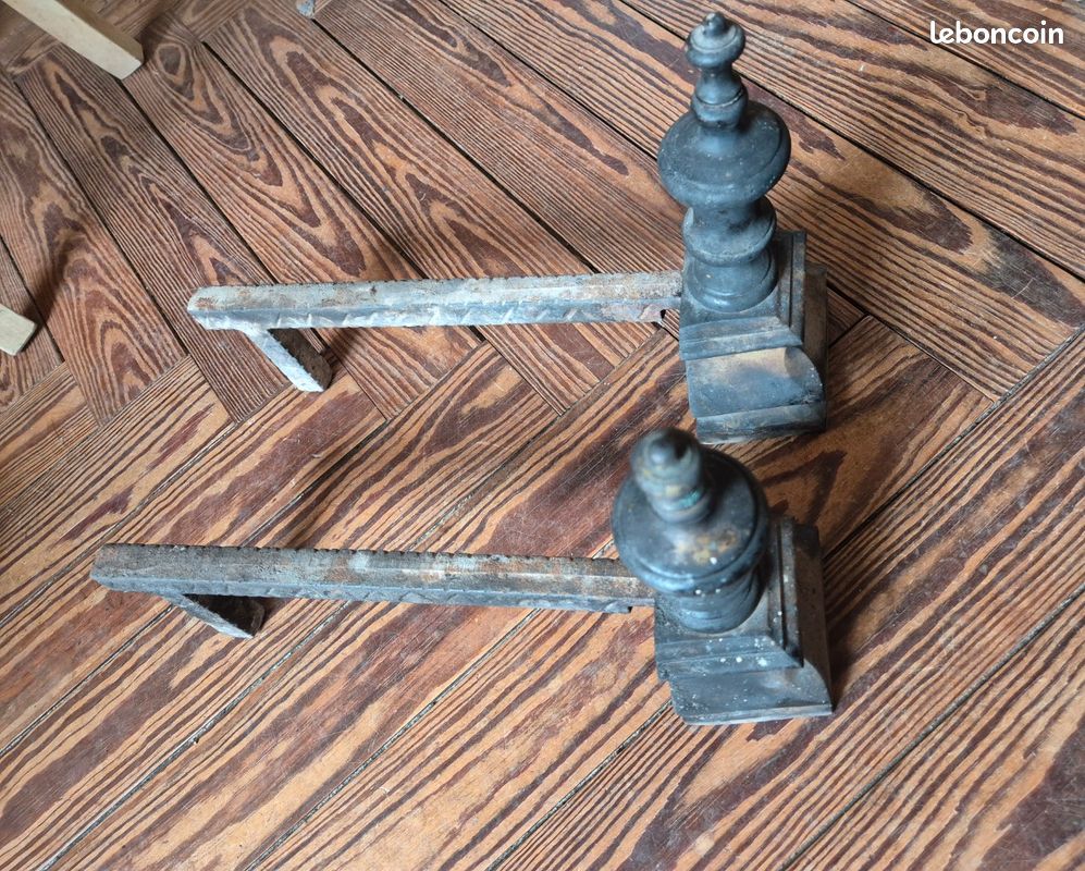 Paire De Chenets Anciens En Fonte – Têtes Octogonales – Pour Cheminée, Intérieur/extérieur – Lot Vintage