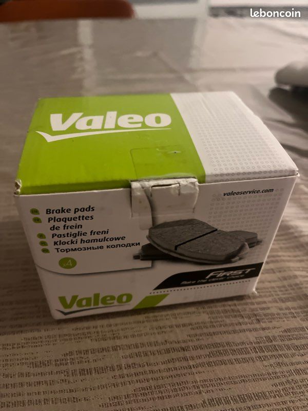 VALEO First Plaquettes De Frein Avant 301943 - Jeu De 4 Avec Accessoires Montés, Qualité Premium Pour Toyota Corolla